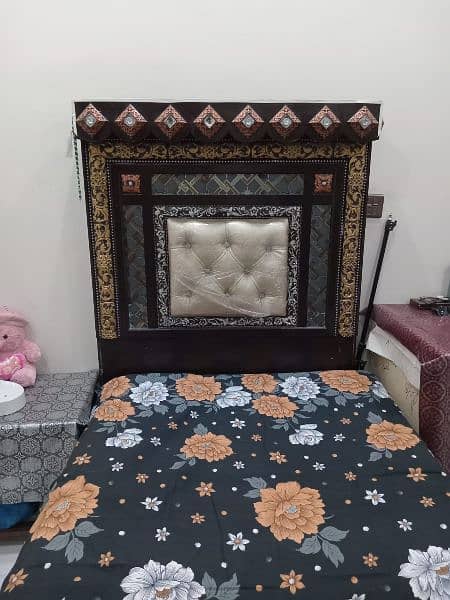 Single bed without matress , jisje lena price fixed ha yahi 1