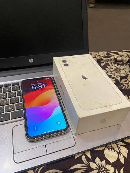 iPhone 11 64 GB White 1