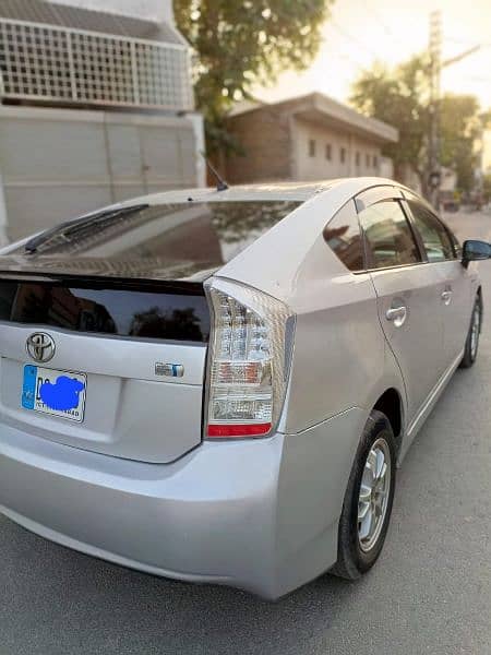 Toyota Prius 2011 1