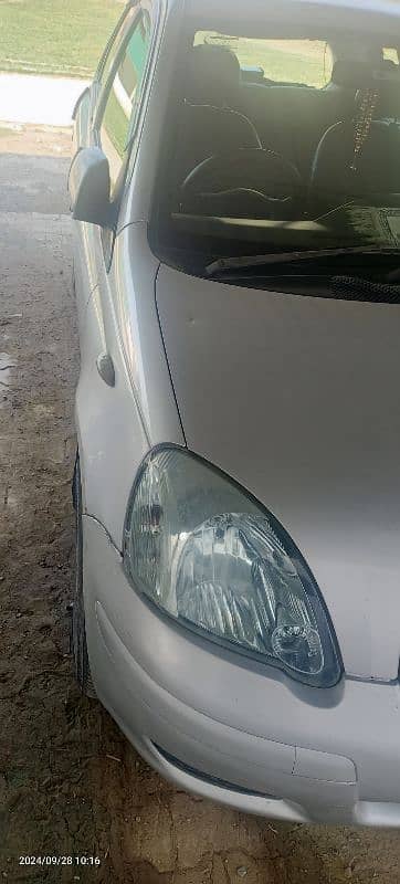 Toyota Vitz 2004 4