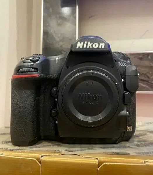 Nikon D850 Body with lens 1