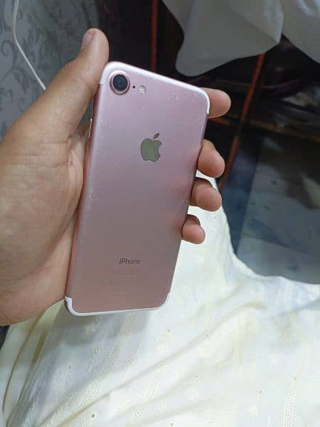 iphone 7  10/10 128 GB 1