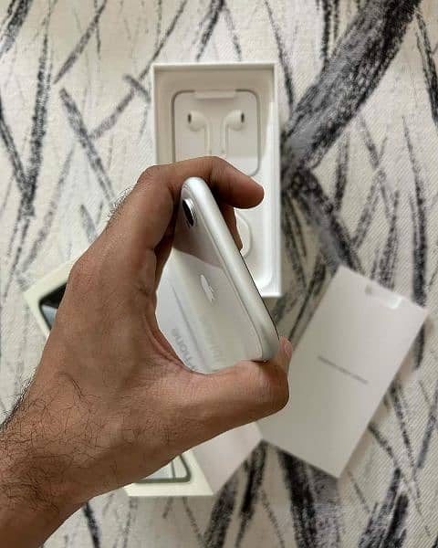 iphone XR 256 GB My WhatsApp number 03414863497 1