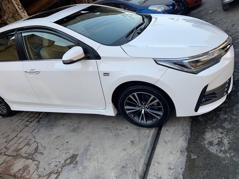 Toyota Altis Grande 2018 4