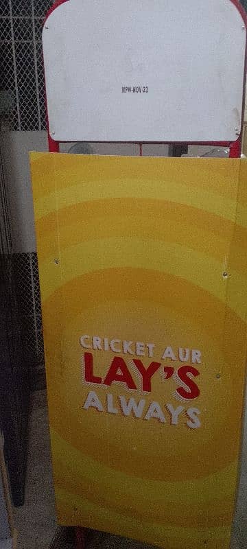 layz chips stand 2