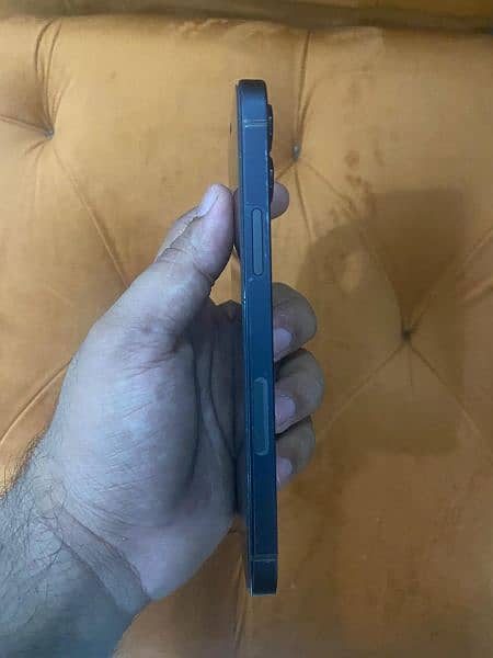 iPhone 12 non PTA Black color 10/10 6