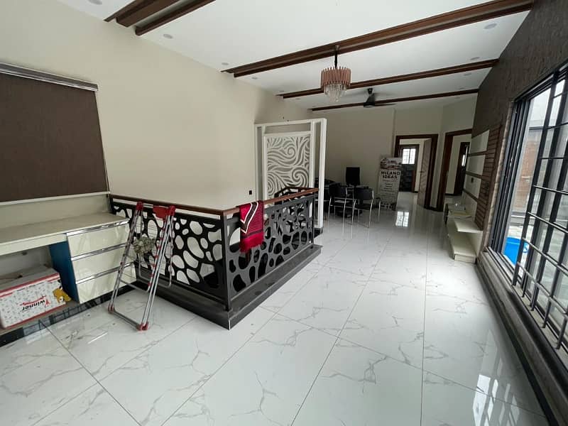 10 Marla modern House Available For Sale In Paragon City Lahore 3