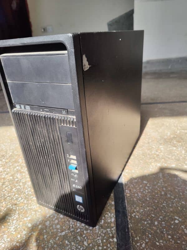 HP Z240 Workstation 
Tower 2