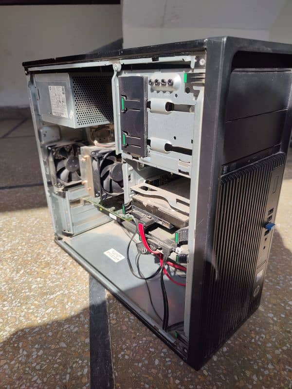 HP Z240 Workstation 
Tower 3