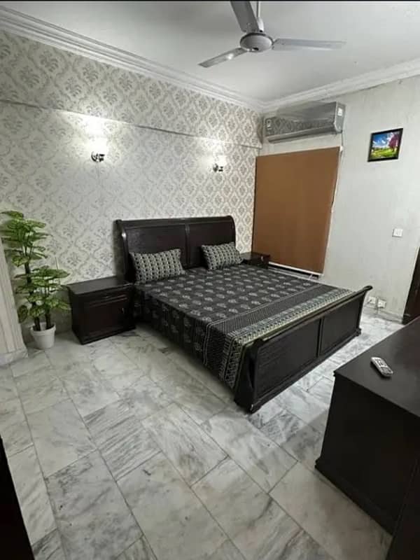 room available  on rent E11 0