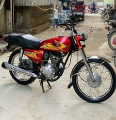 Honda 125 2016 karachi number mint condition.