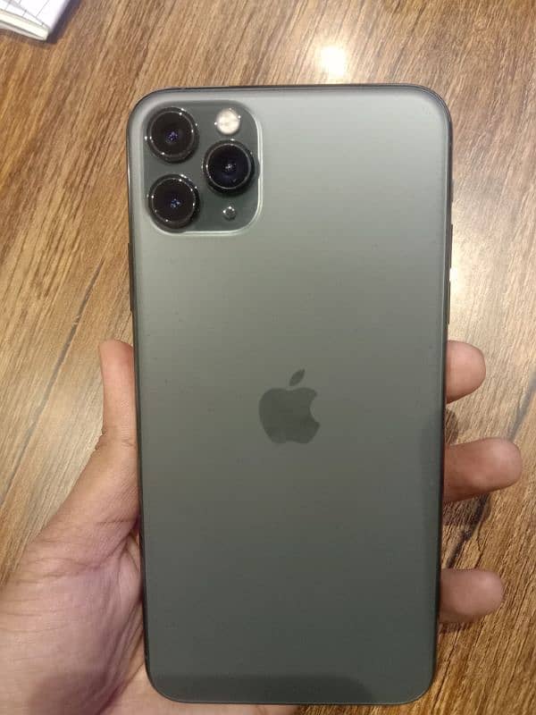 Iphone 11 pro max 512gb 10/10 condition bettrey health  83% 3