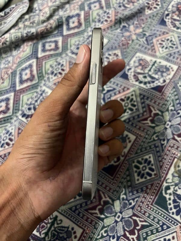 Iphone 12 pro white 
128 gb 
Battery 83
10/10 5