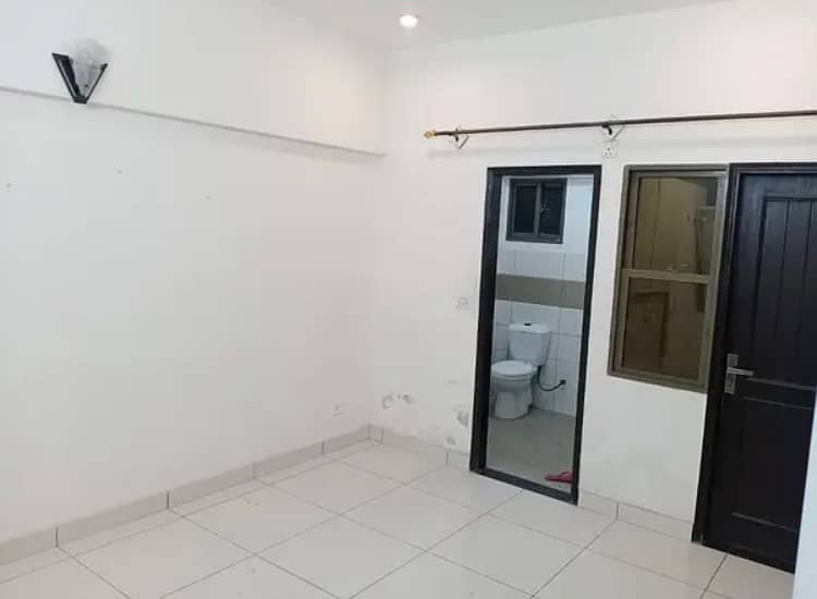 FLAT FOR RENT 3BED DD NEAR COUNTY GARDEN APARTMENT 7