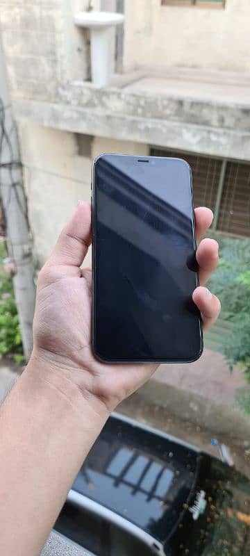 iphone 11 pro 2