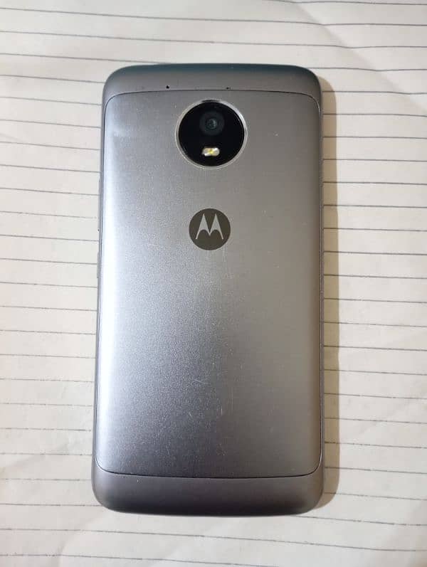 Motorola Moto E4 Plus 3