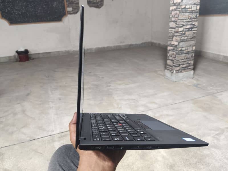 HP Thinkpad Carbon X1 - i5 8th generation 3