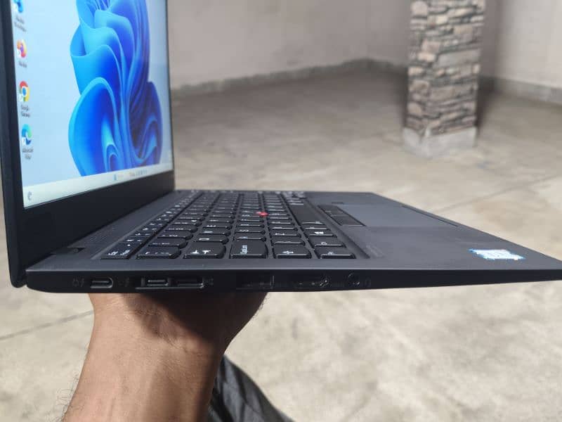 HP Thinkpad Carbon X1 - i5 8th generation 4