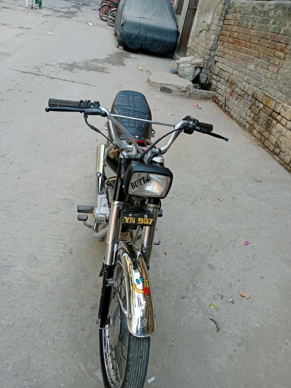 bike full lash halat ma h just bye and drive koi msla nai h 1