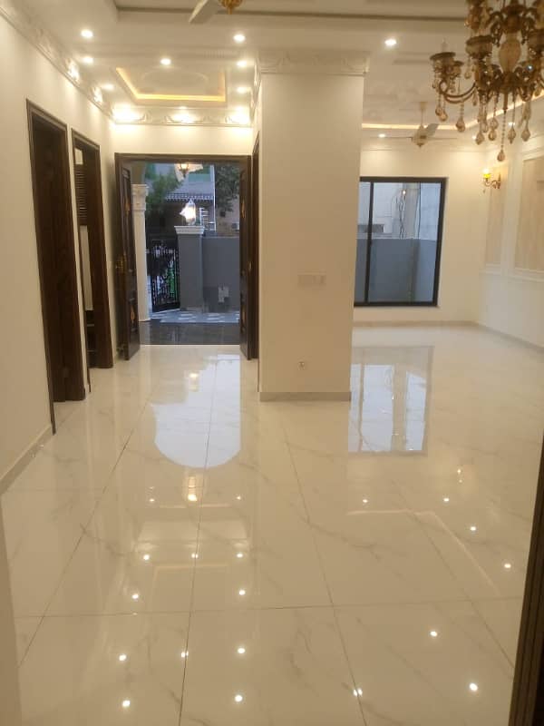 Urgent 10 Marla Look Like New House For Sale In State Life phase 1 1