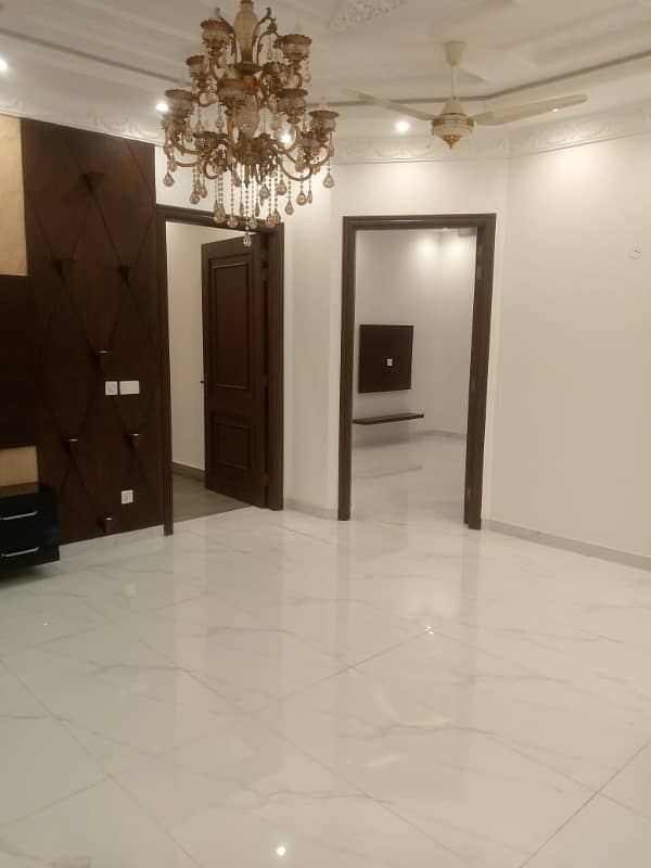 Urgent 10 Marla Look Like New House For Sale In State Life phase 1 5