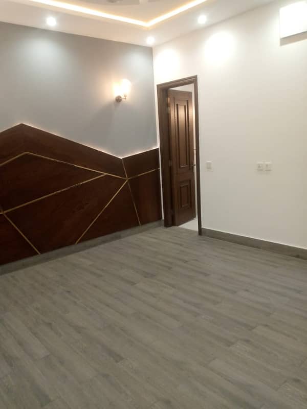 Urgent 10 Marla Look Like New House For Sale In State Life phase 1 8