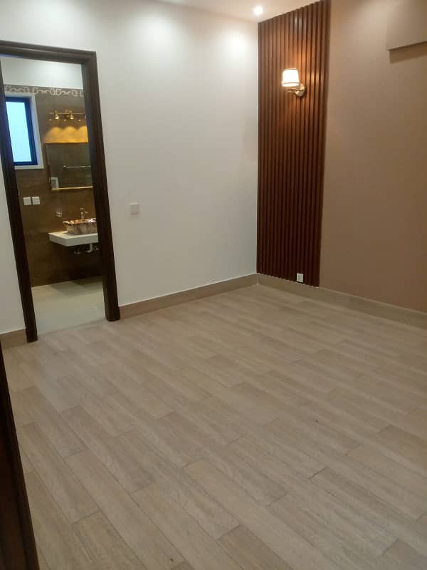 Urgent 10 Marla Look Like New House For Sale In State Life phase 1 19