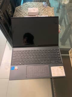 Asus Zenbook 14 u425 i5 11th generation - 8gb ram