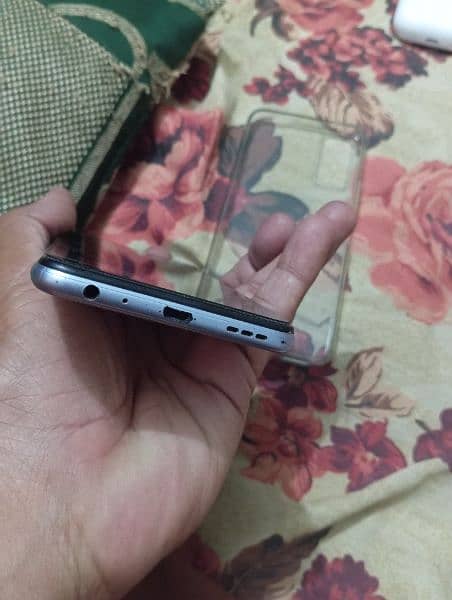 Vivo y20 for sale urgent 4