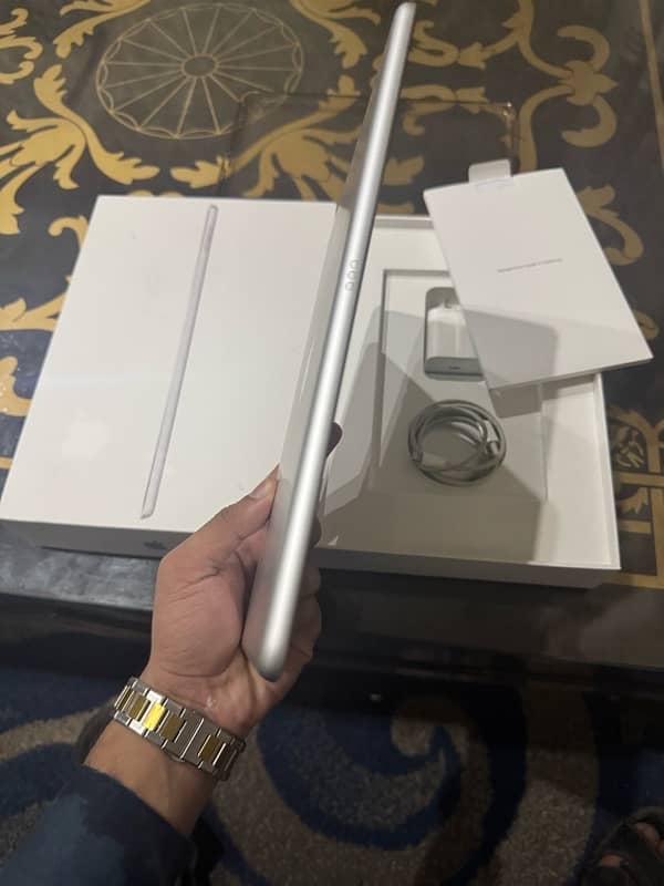 iPad 9th generation complete box 4