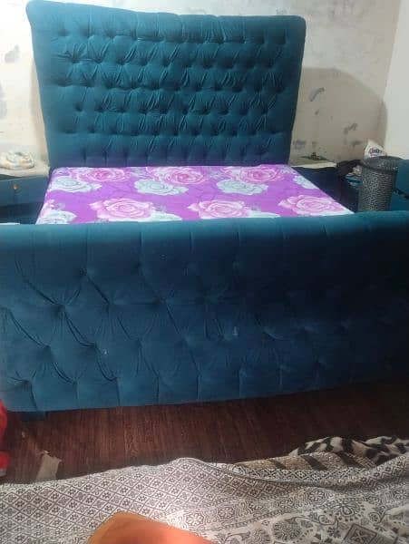 bed set with side table and dressing 1