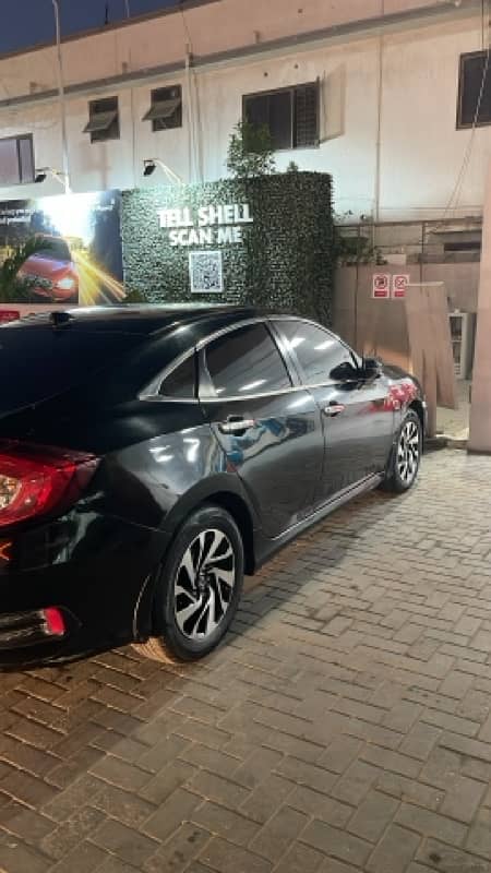 Honda Civic Oriel 2018 sides spray lightlyyyy good condition 1