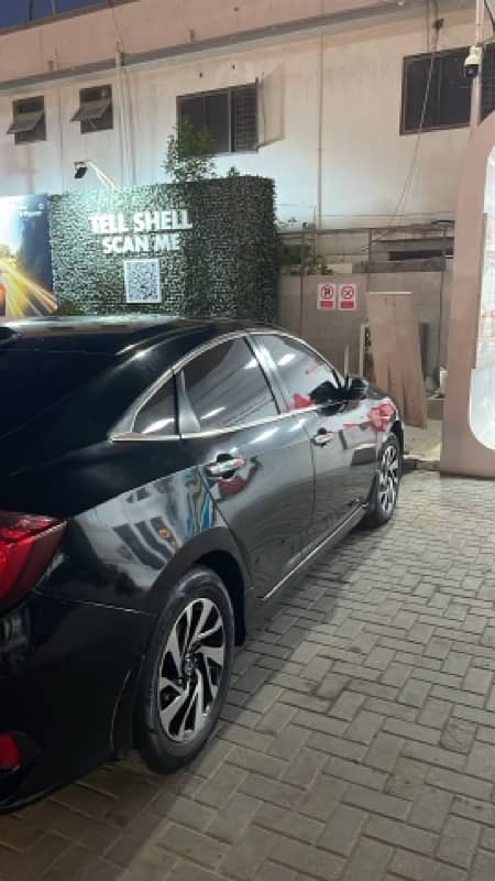 Honda Civic Oriel 2018 sides spray lightlyyyy good condition 2