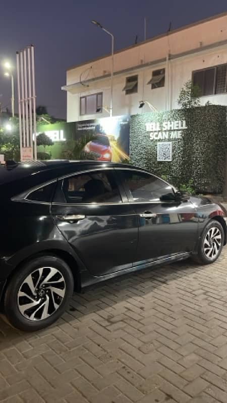 Honda Civic Oriel 2018 sides spray lightlyyyy good condition 3