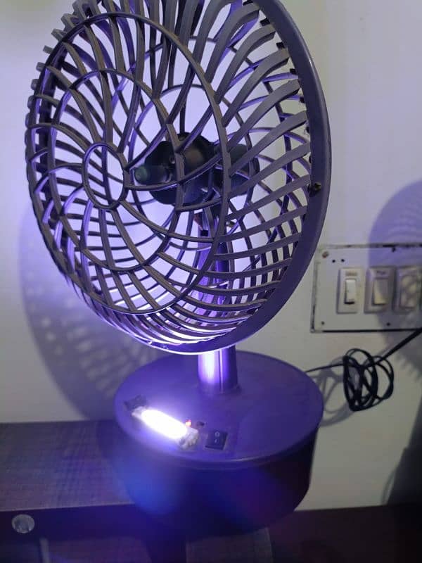 Rechargable Fan with emergency light 0