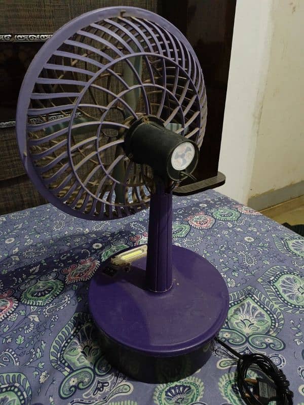 Rechargable Fan with emergency light 1