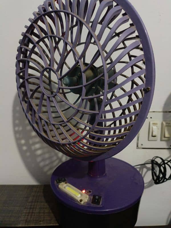 Rechargable Fan with emergency light 3