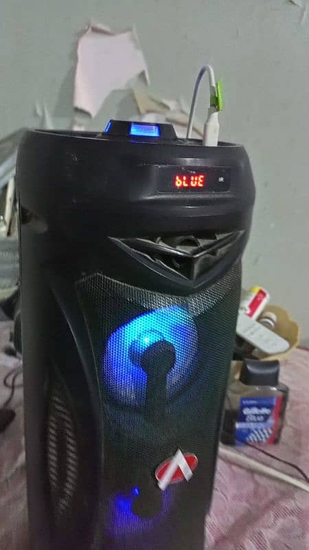 audionic blue tooth speaker new condition great sound mix lighting 7