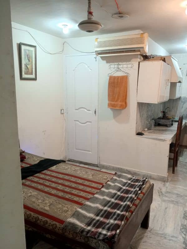 Room for rent on sharing 7