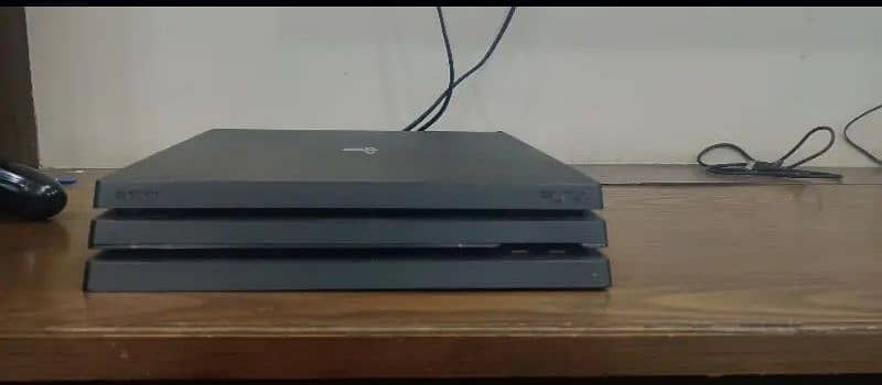 PS4 Pro 1tb 5