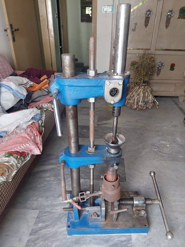 Hand moulding machine 3