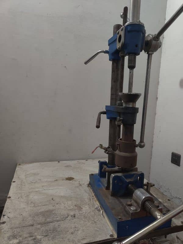 Hand moulding machine 5