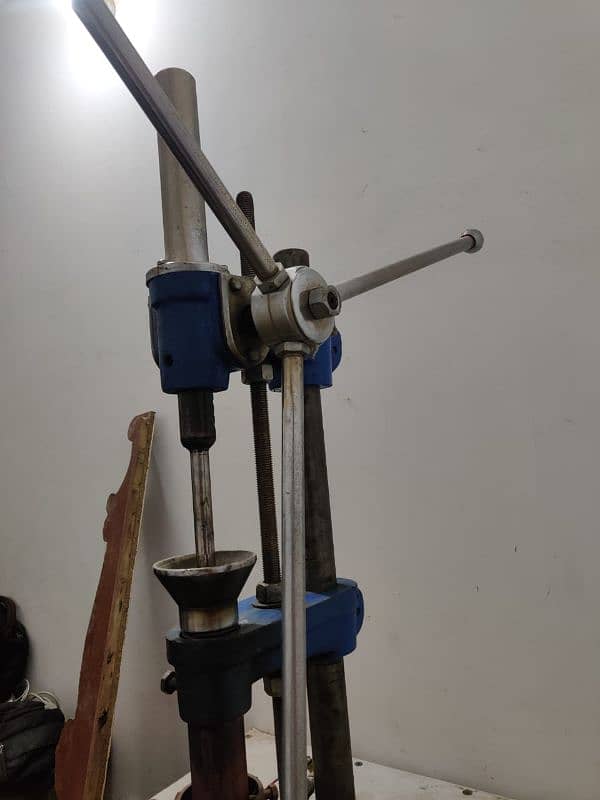 Hand moulding machine 6