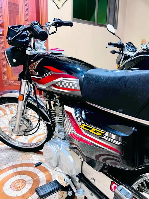 Honda Cg125 2024 model showroom condition 3