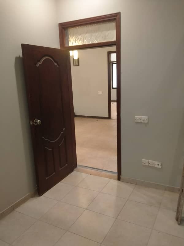 140 yrd portion 2cnd floor 2 bed dd available in gulshan e iqbal block 6 11