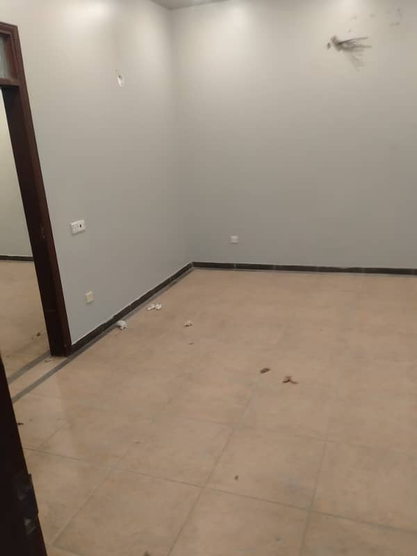 140 yrd portion 2cnd floor 2 bed dd available in gulshan e iqbal block 6 15