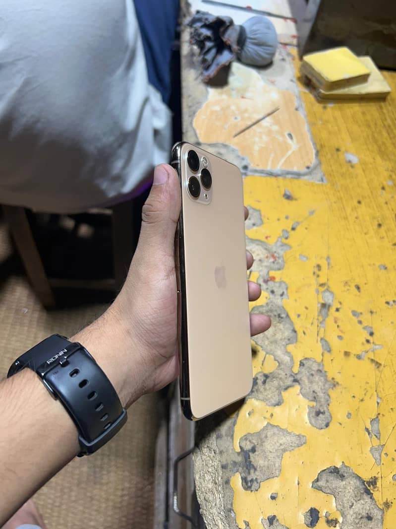 iphone 11 pro max 2