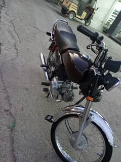 Cd 70 Bike for sale only 10887 km chala ha 2r