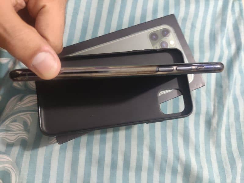 iphone 11 pro max 256gb pta approved with box 3