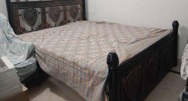 iron double bed without matrice 4